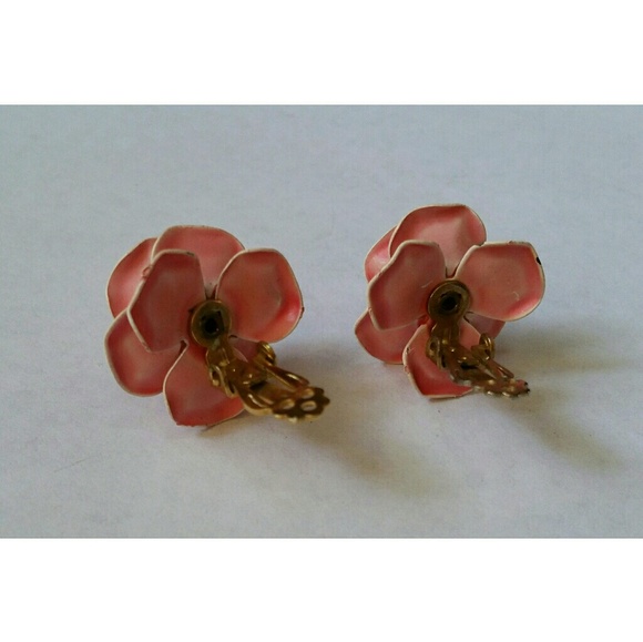 HTF Vintage Vendome 3D flower clip on earrings - Picture 4 of 6